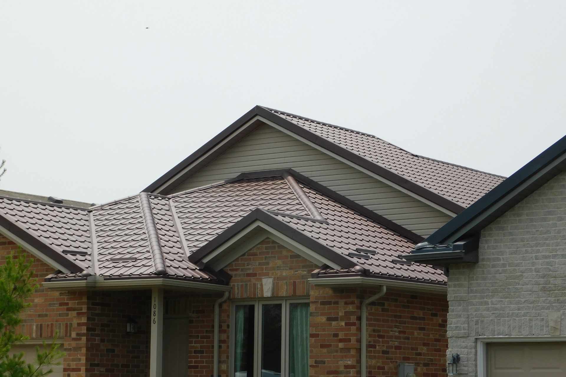 What Should I Look for When Hiring a Roofing Company?