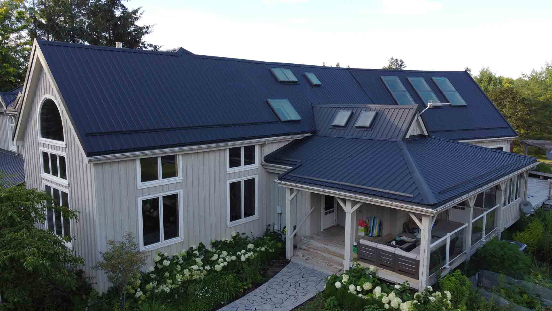 The Benefits of Non-Porous Metal Roofs for Home Durability