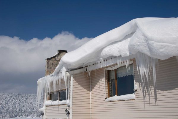 How Metal Roofing Prevents Damage Caused by Freeze-Thaw Expansion - Green Metal Roofing
